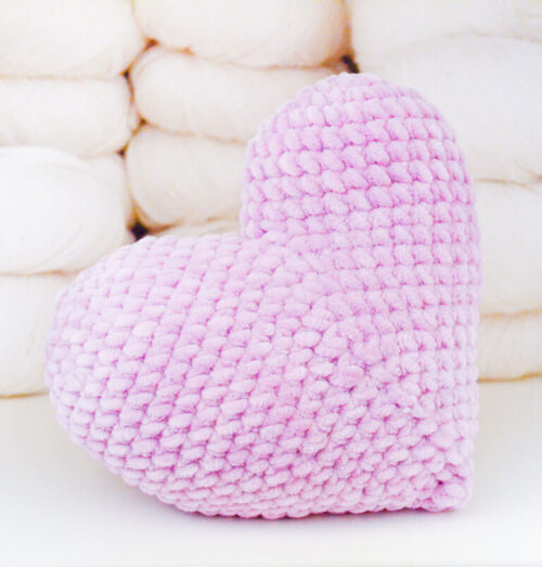 Amigurumi heart pillow – crochet pattern – Yarnandy