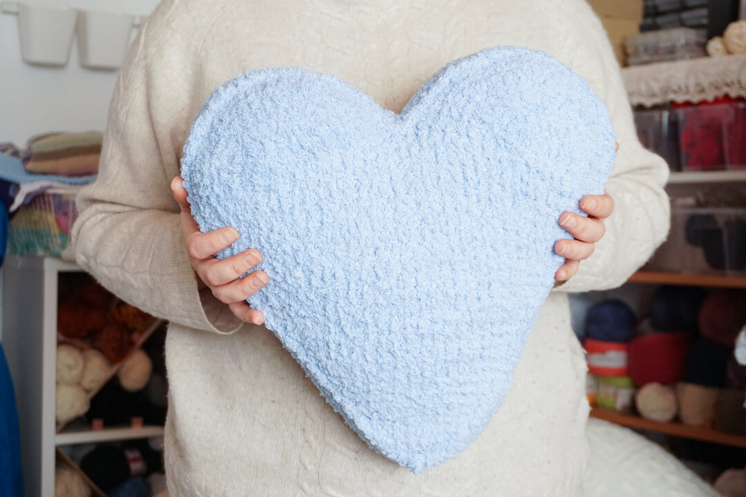 https://shop.yarnandy.com/wp-content/uploads/2022/01/tunisian-crochet-heart-pillow-15.jpg