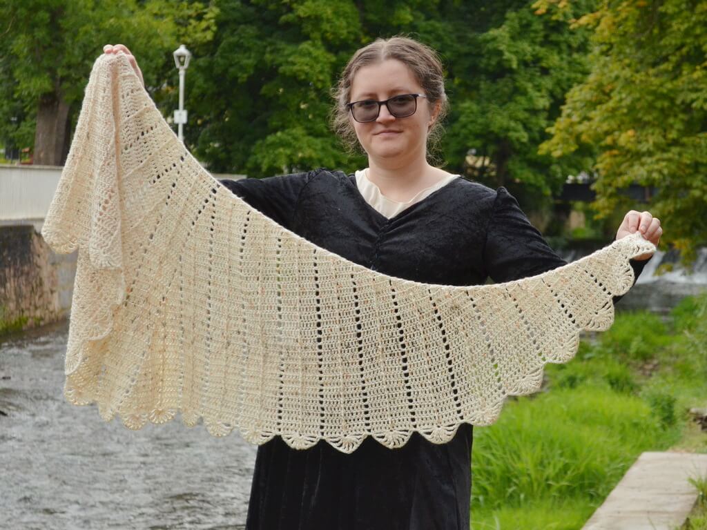 Lark wings shawl – Crochet pattern – Yarnandy