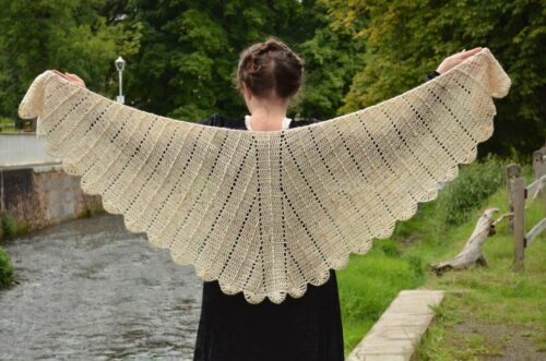 Lark wings shawl – Crochet pattern – Yarnandy