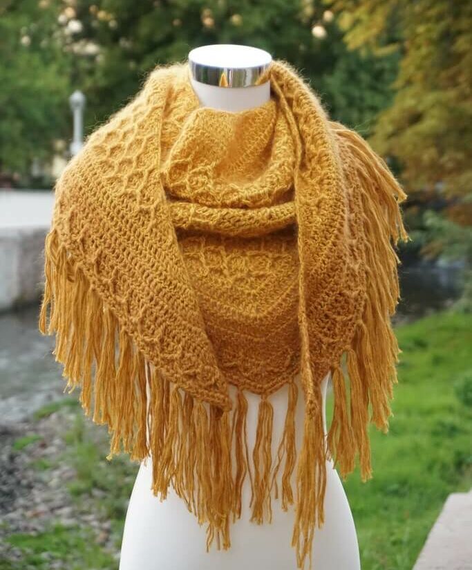 Dipped in honey crescent shawl pattern Andrea Cretu 2022 05