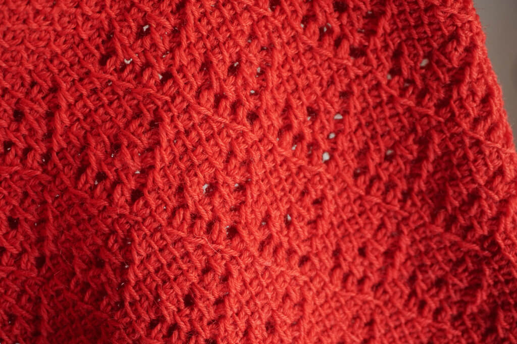 Strawberry fields cowl – Tunisian crochet pattern – Yarnandy